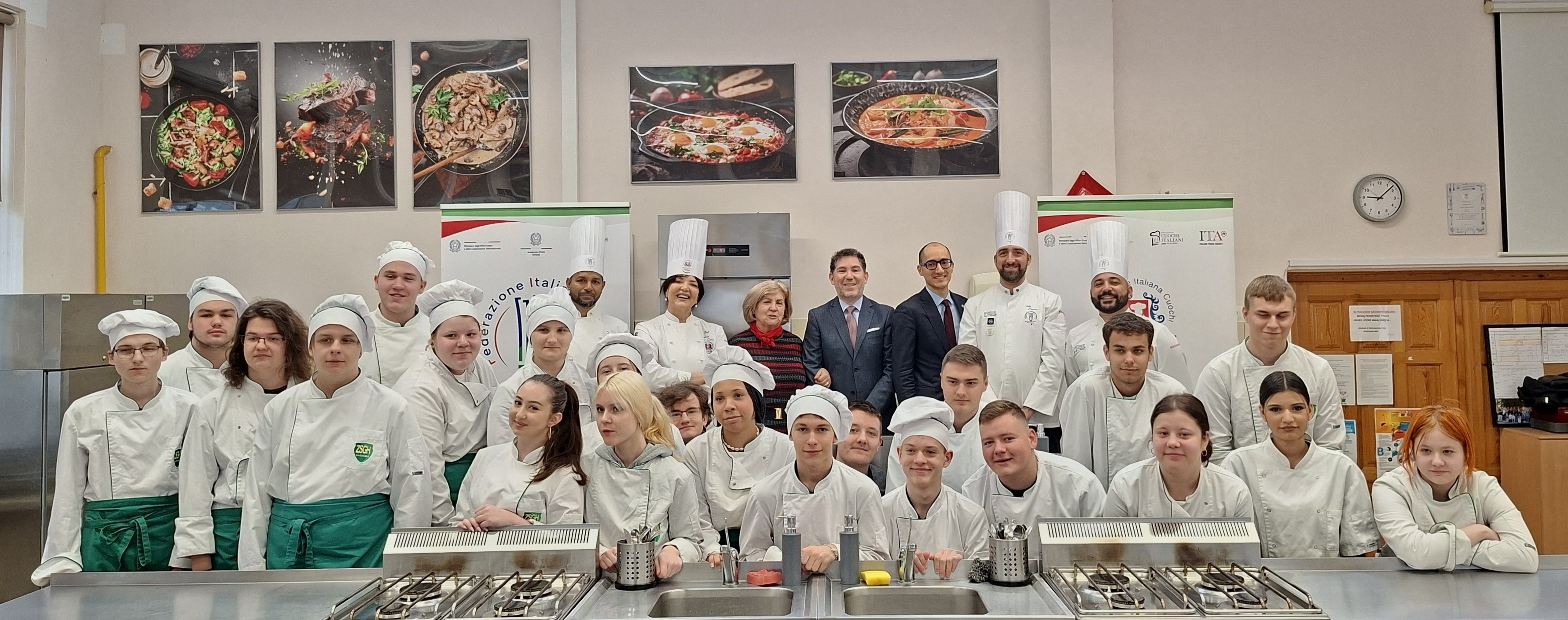 uczniowie na zakońcenie warsztat&oacute;w