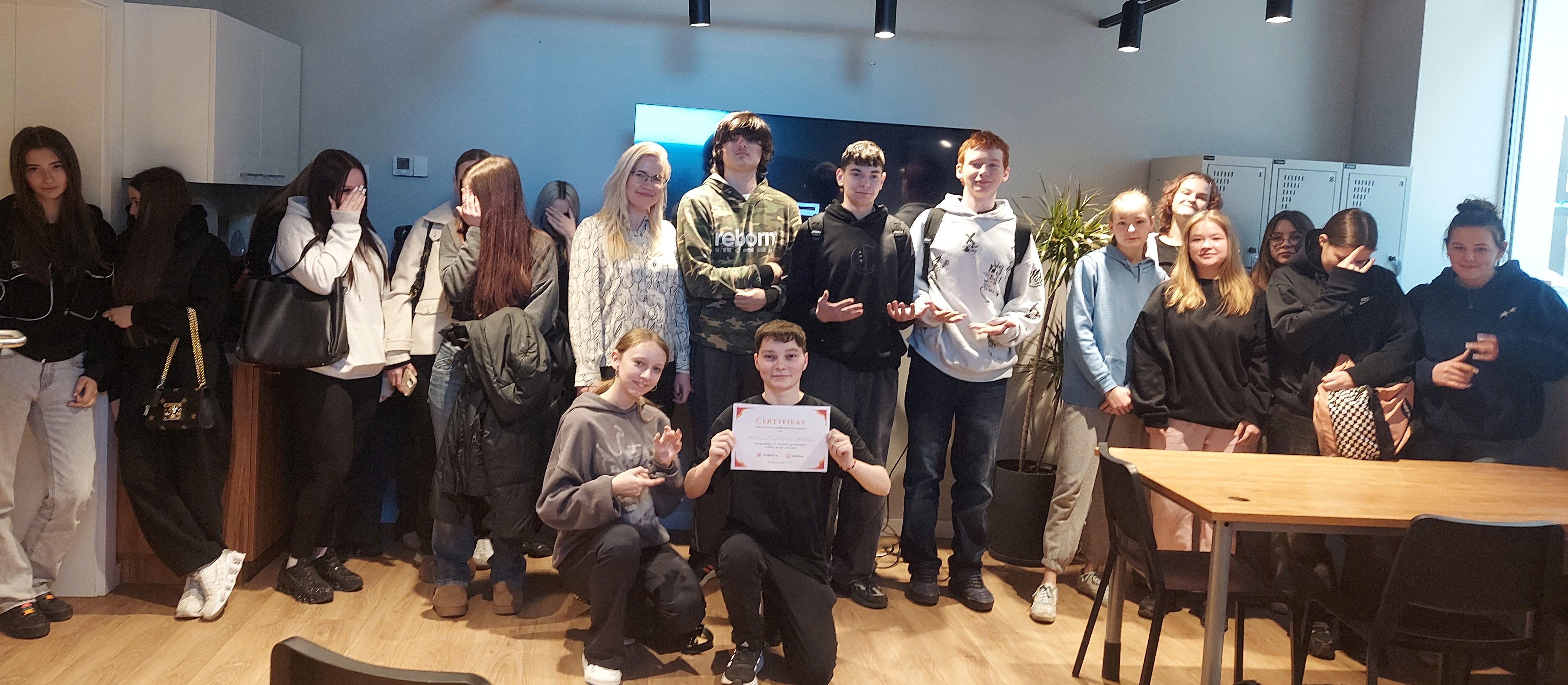 uczniowie bioracy udział w warsztatach