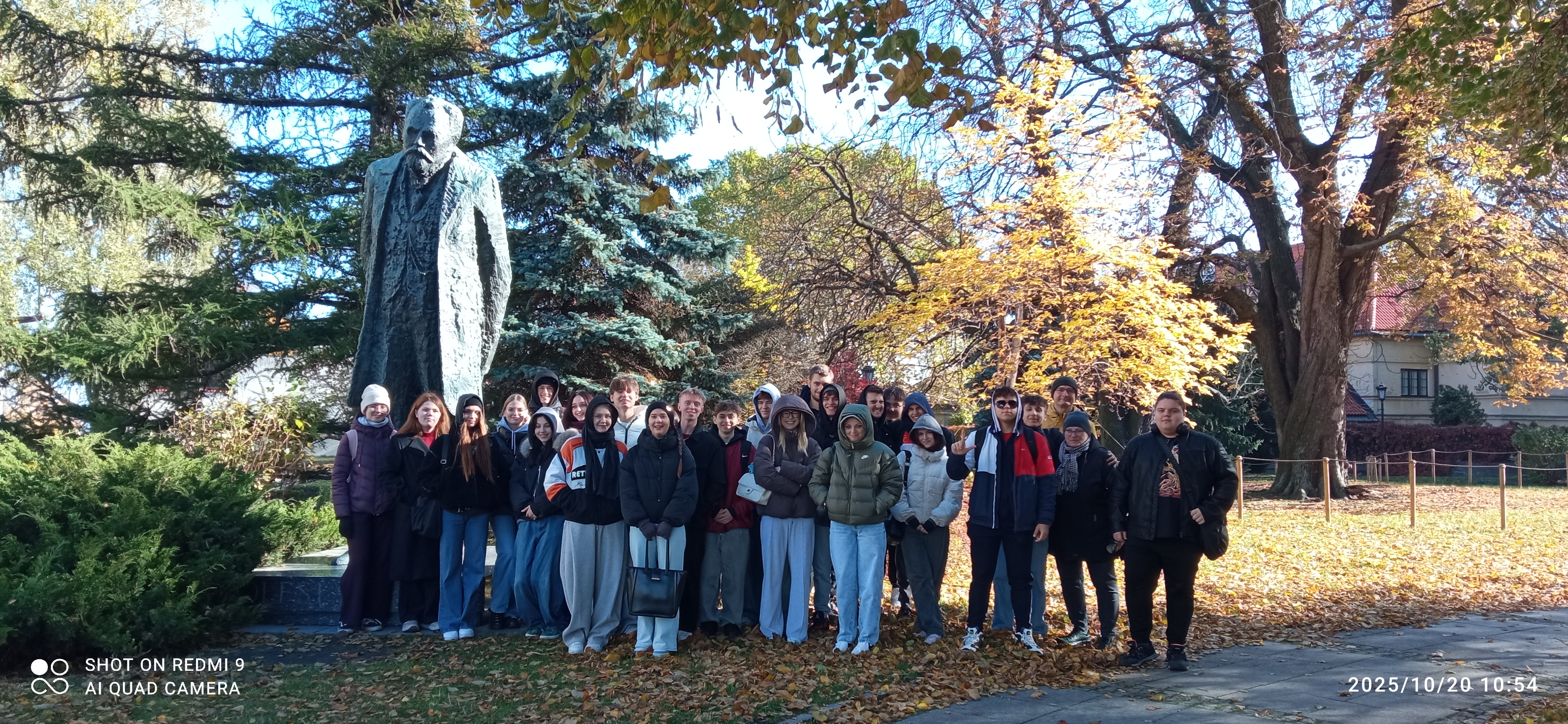 uczniowie podczas wycieczki