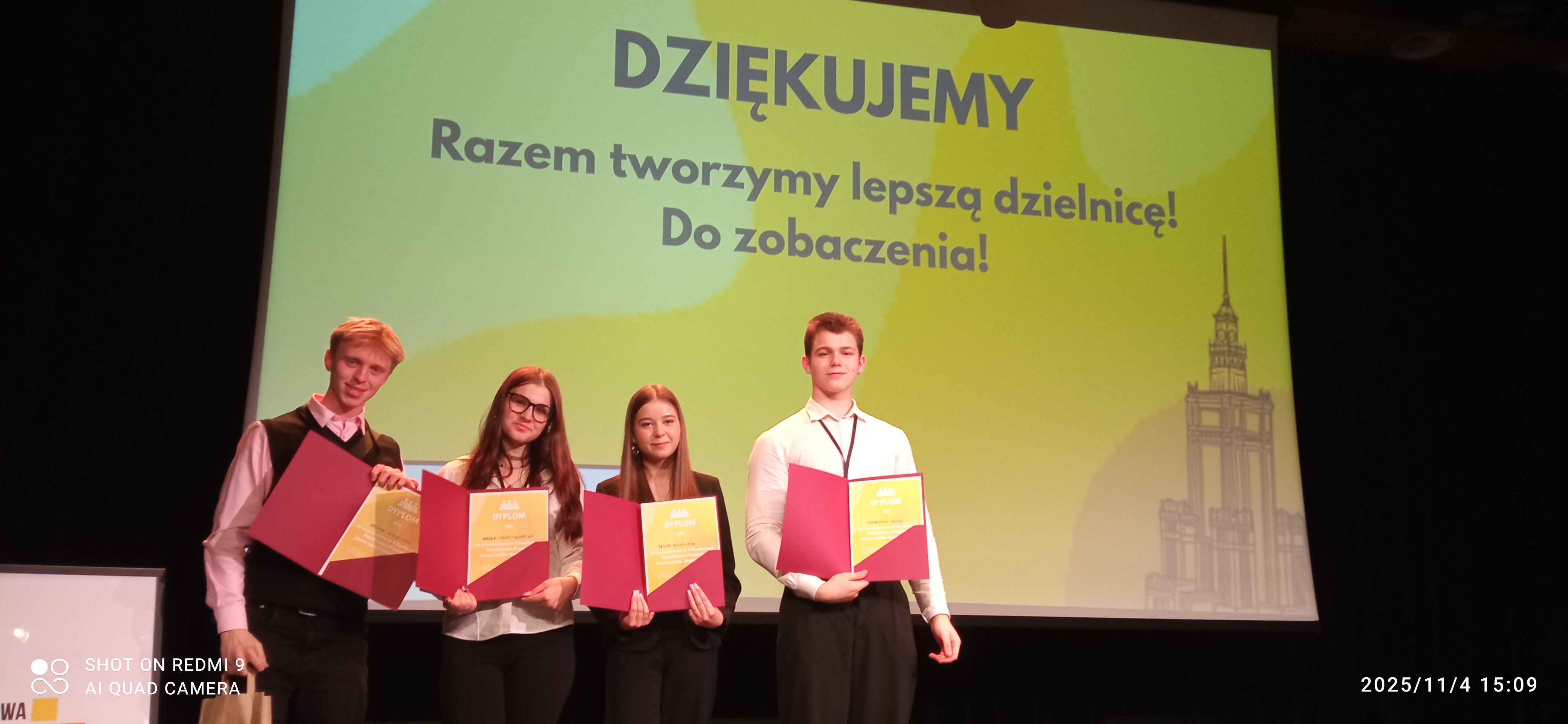 uczniowie biorący udział w konferencji