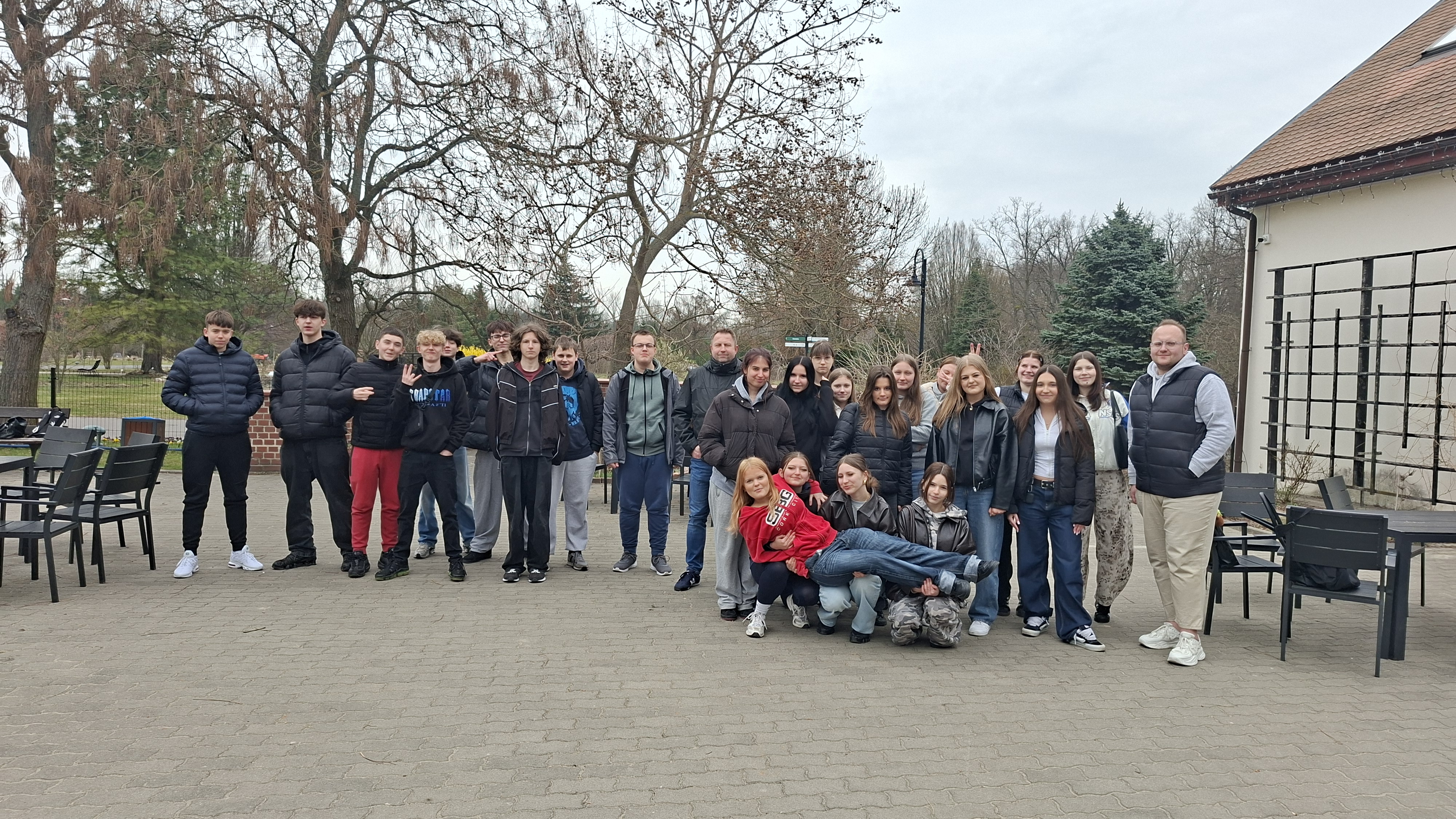 uczniowie podczas wycieczki