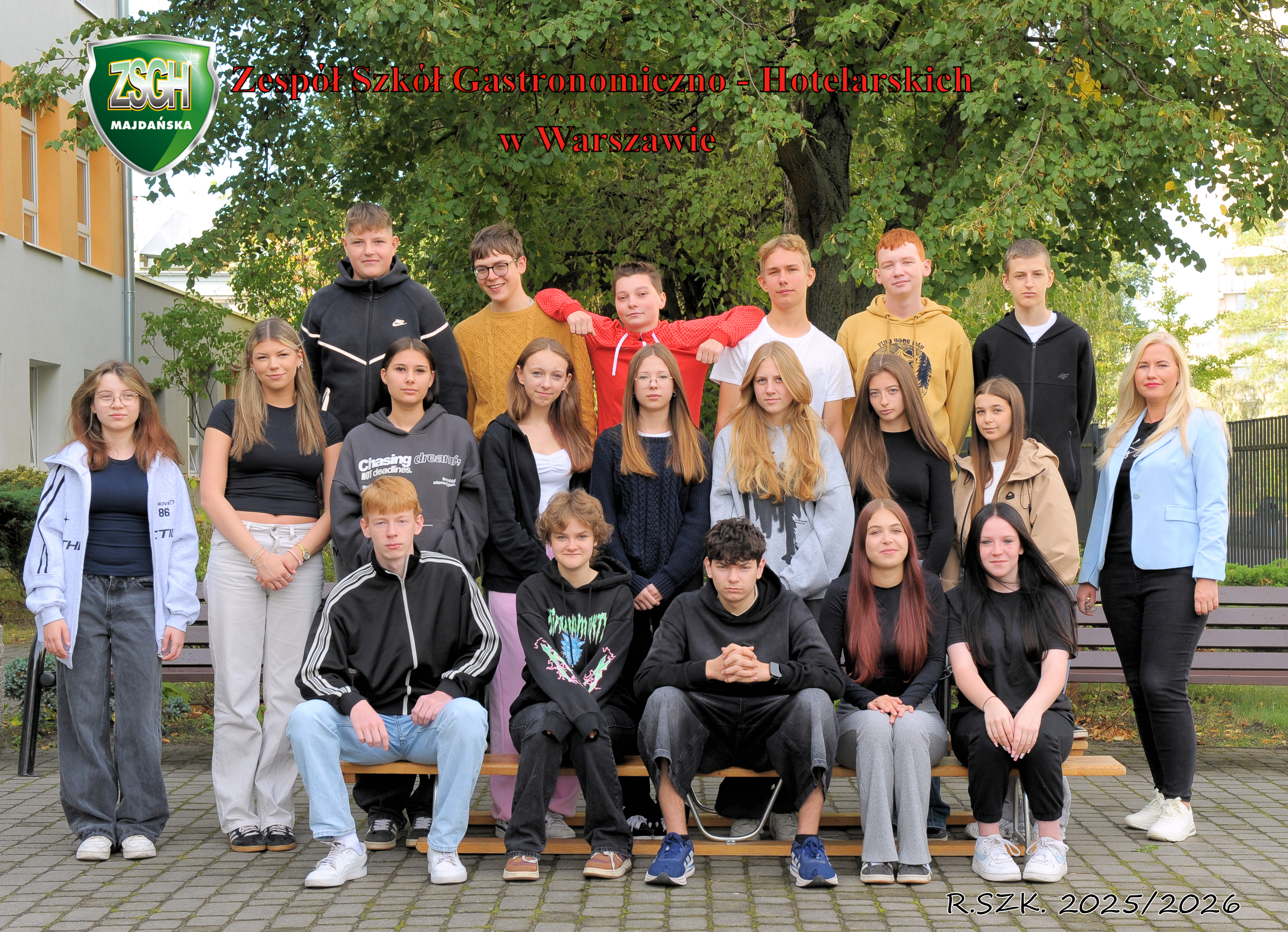 uczniowie z wychowawczynią