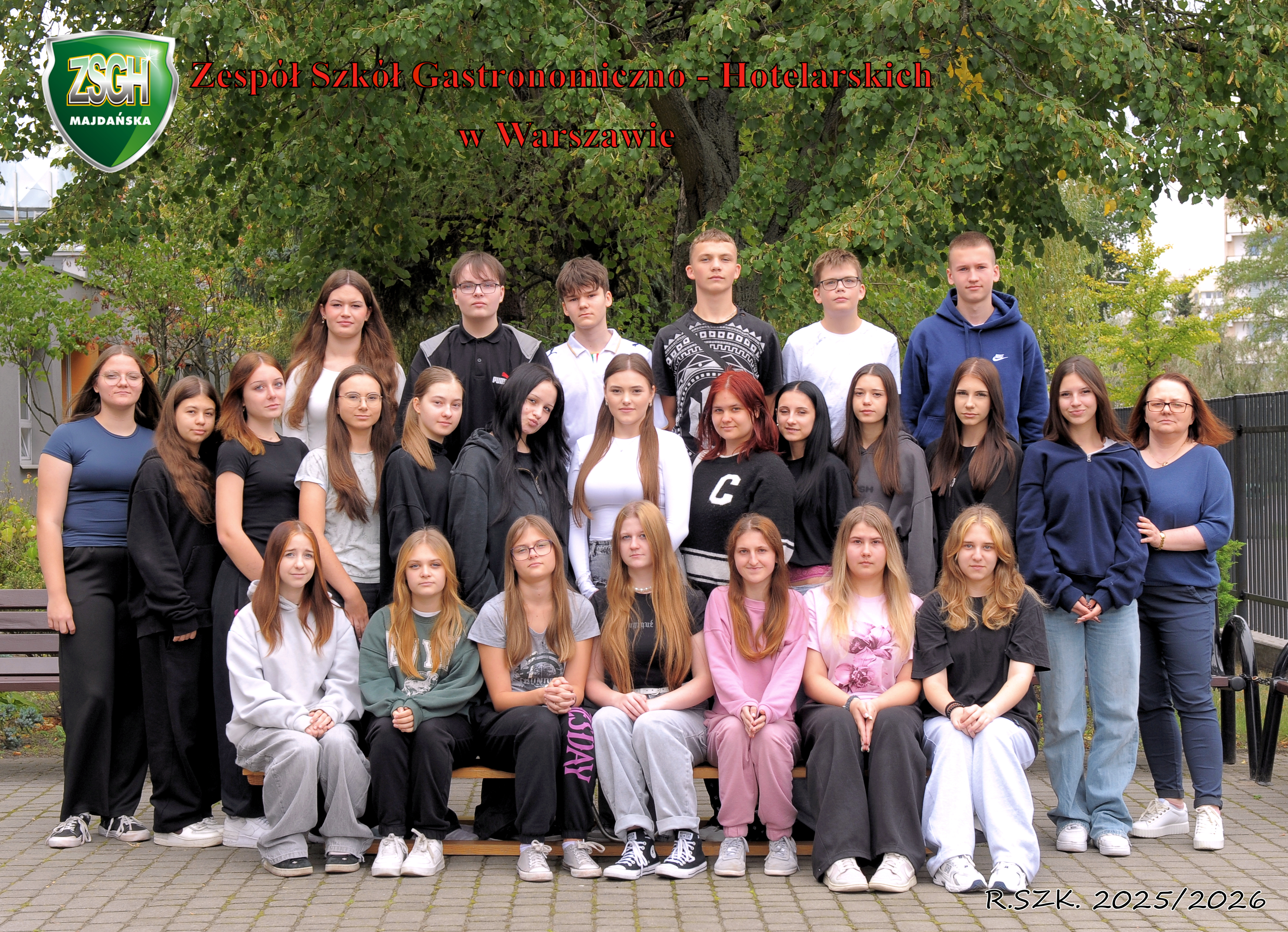 uczniowie z wychowawczynią