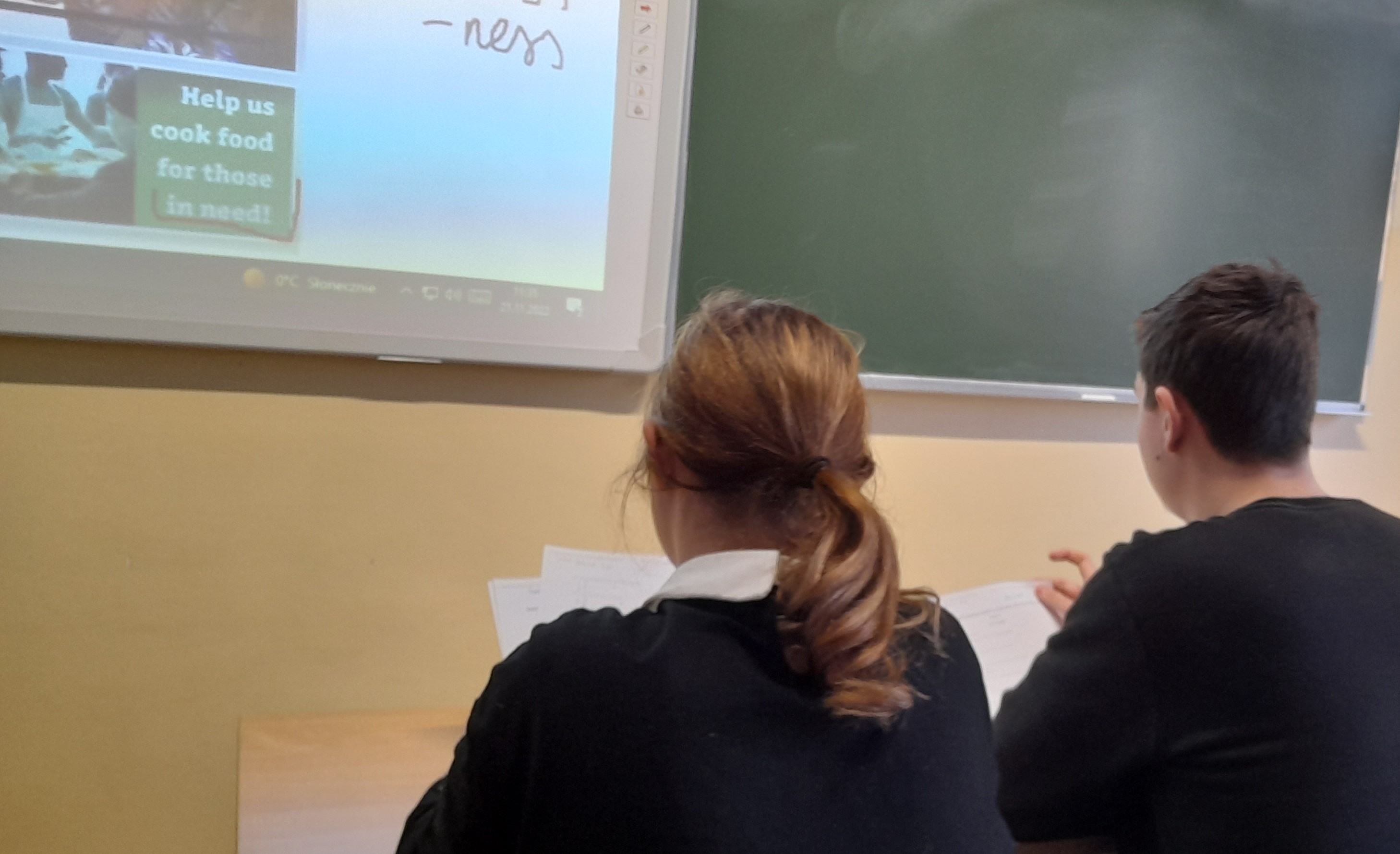 uczniowie podczas knkursu