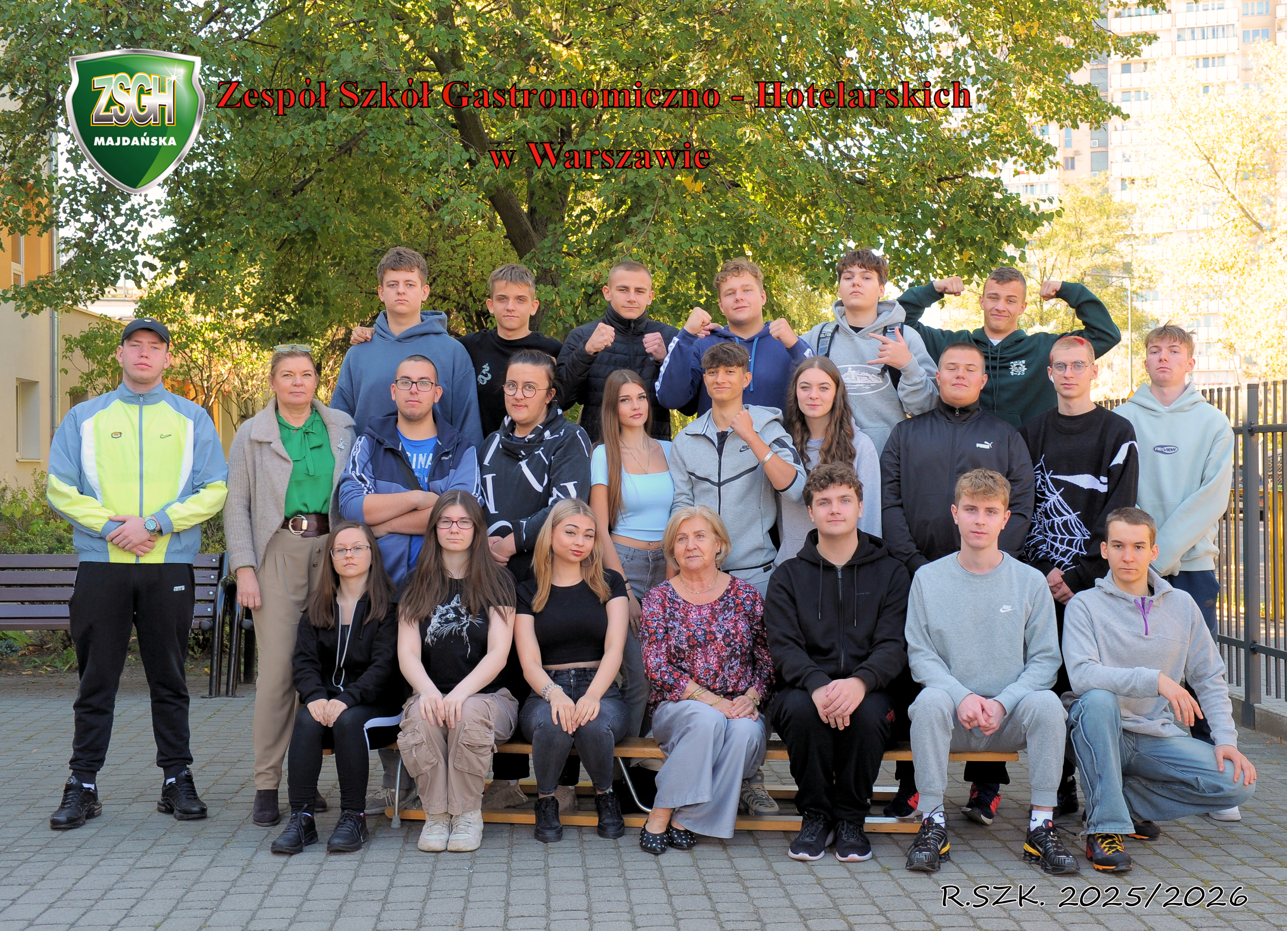 uczniowie z wychowawczynią