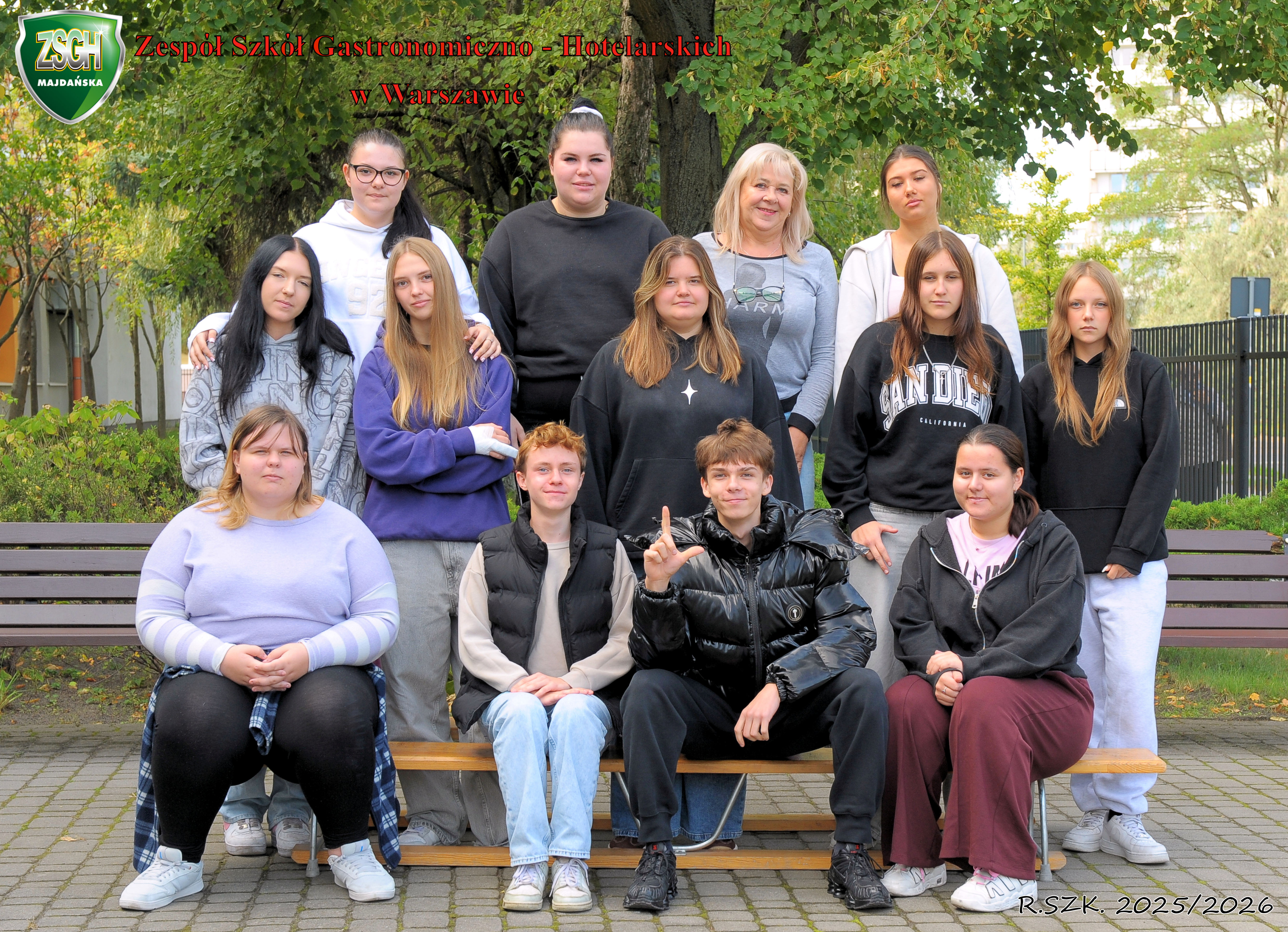 uczniowie z wychowawczynią