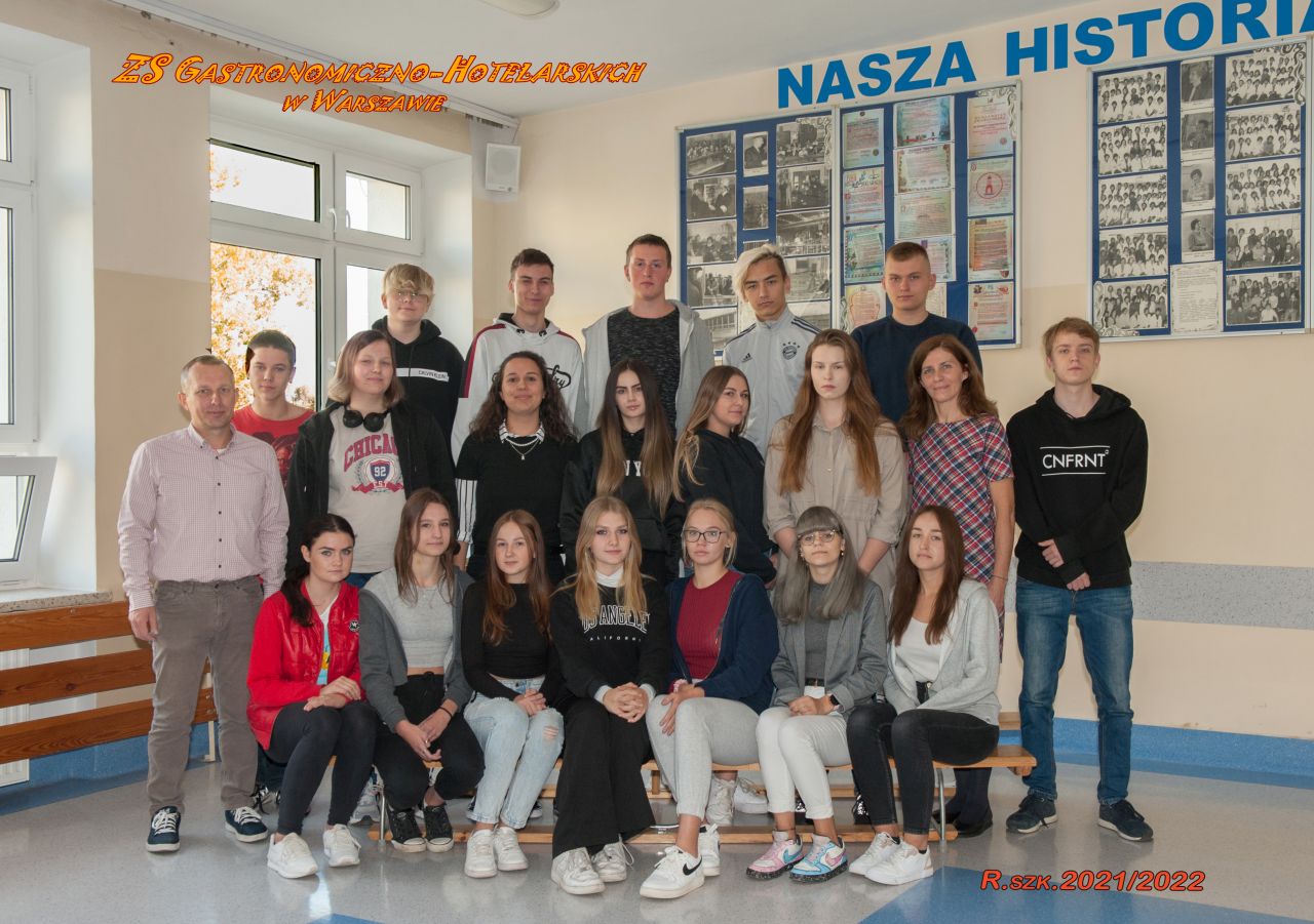 zdjęcie klasy z wychowawczynią