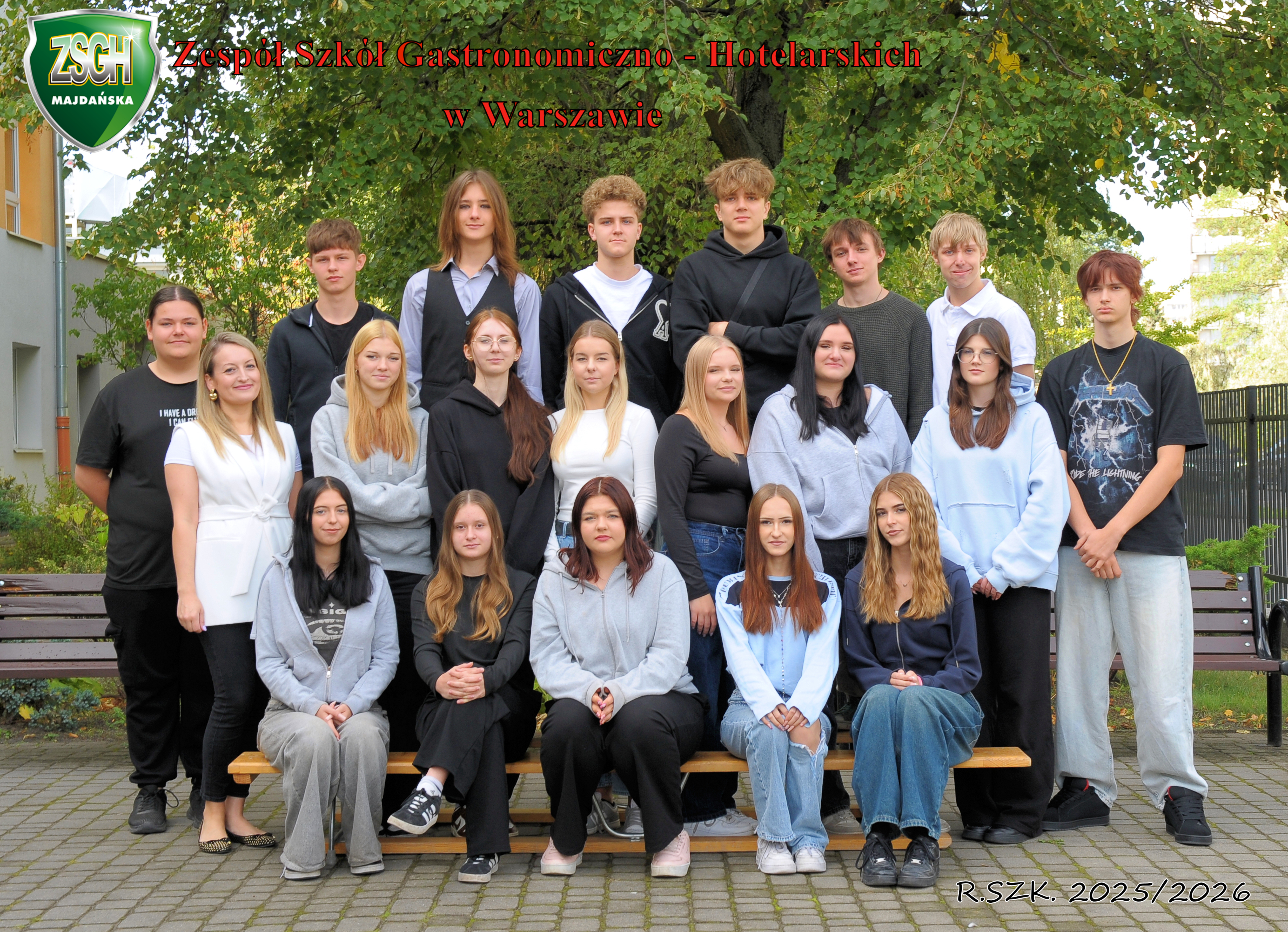 uczniowie z wychowawczynią