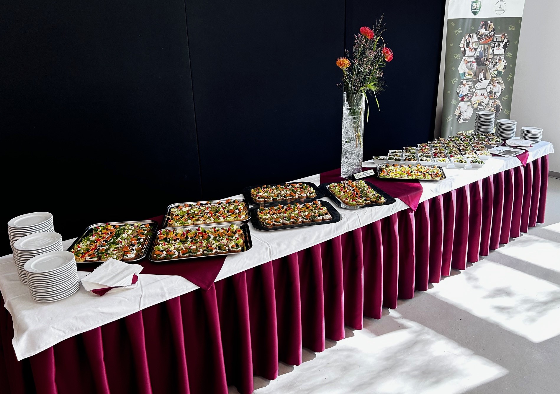 stoły na bankiecie