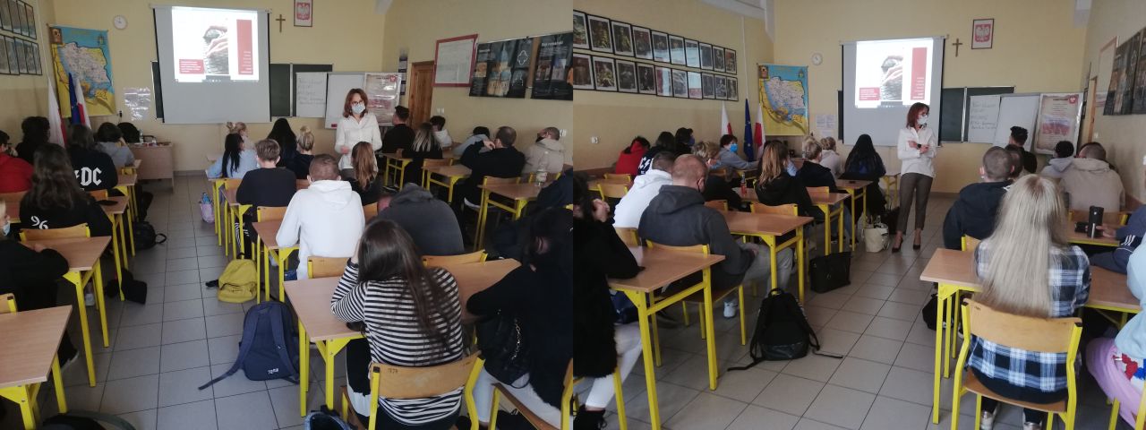 uczniowie podczas spotkania w sali 5