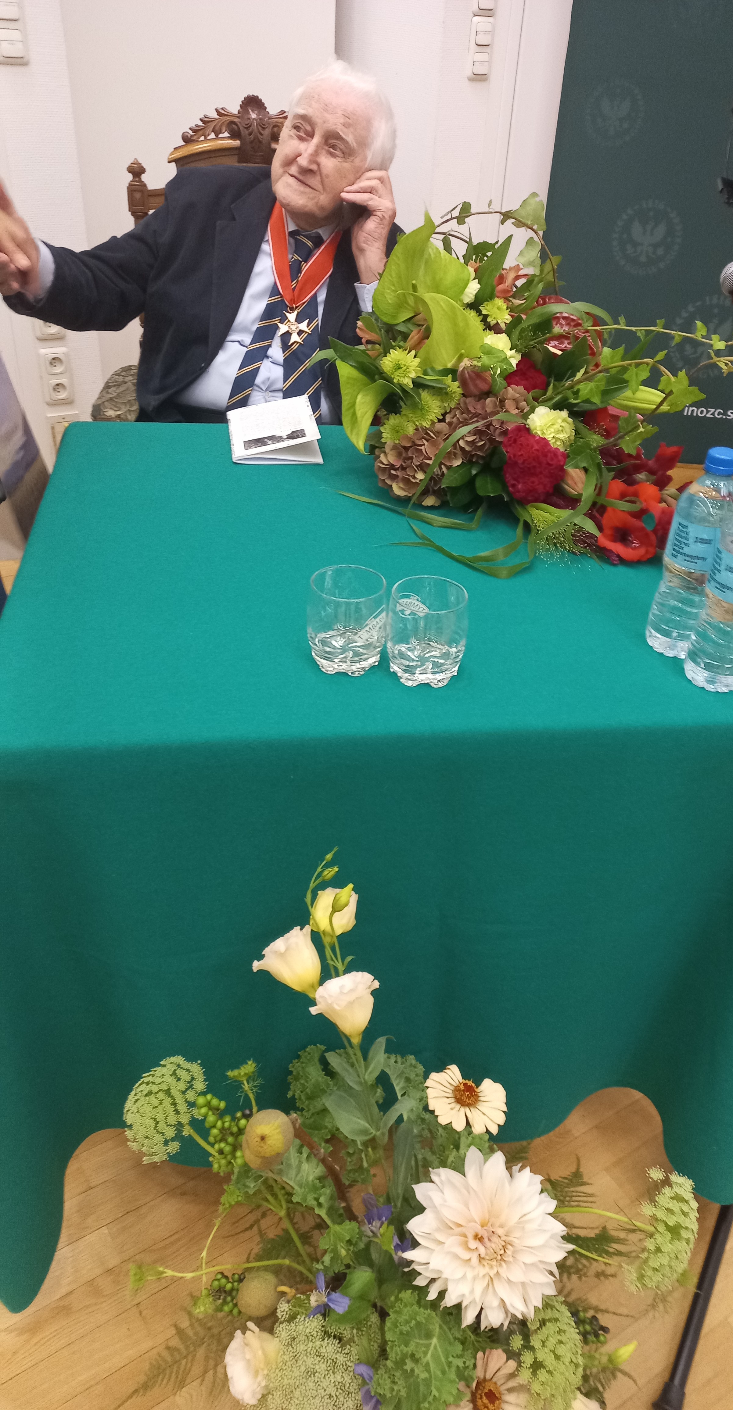 profesor podczas gali